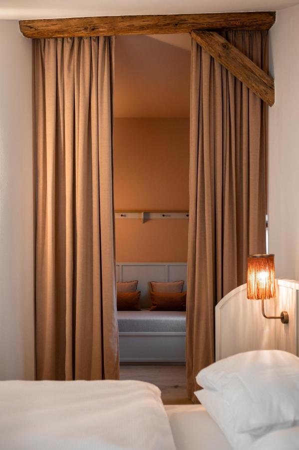 Leuchtenburg Am See Hotel Caldaro
